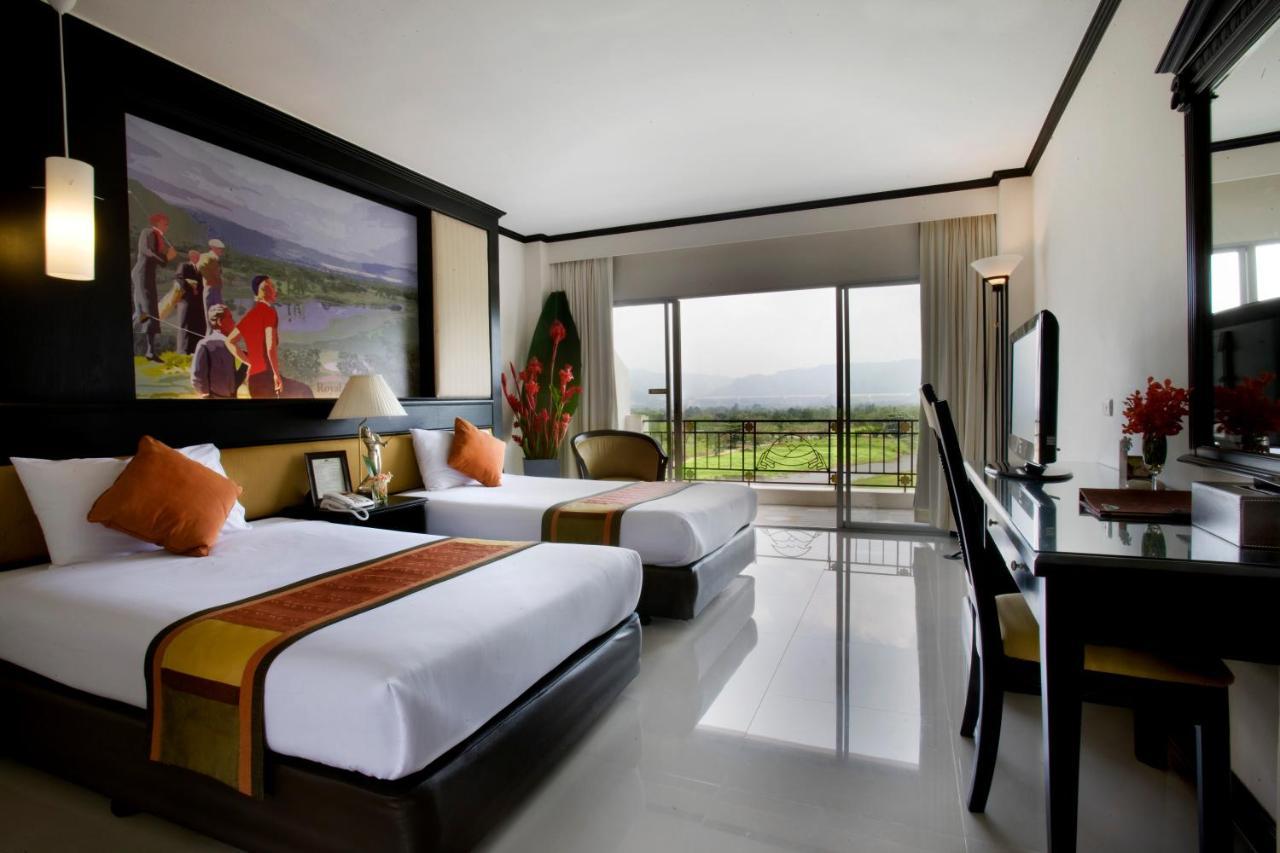 Royal Hills Golf Resort & Spa Nakhon Nayok Exterior photo