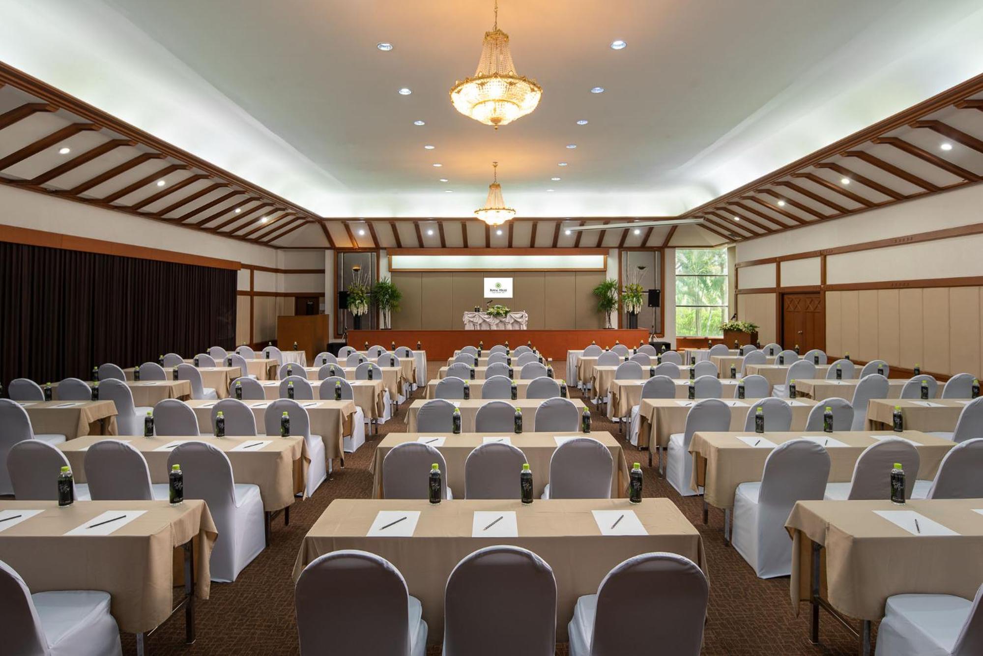 Royal Hills Golf Resort & Spa Nakhon Nayok Exterior photo