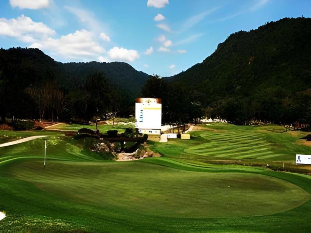 Royal Hills Golf Resort & Spa Nakhon Nayok Exterior photo