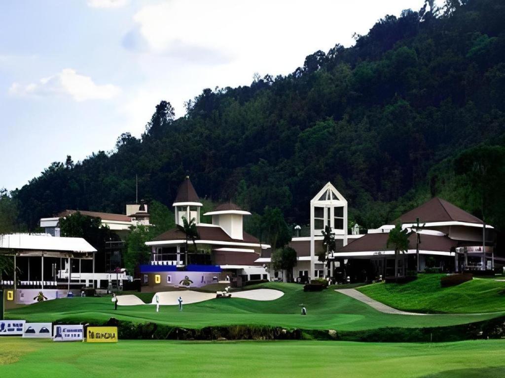 Royal Hills Golf Resort & Spa Nakhon Nayok Exterior photo