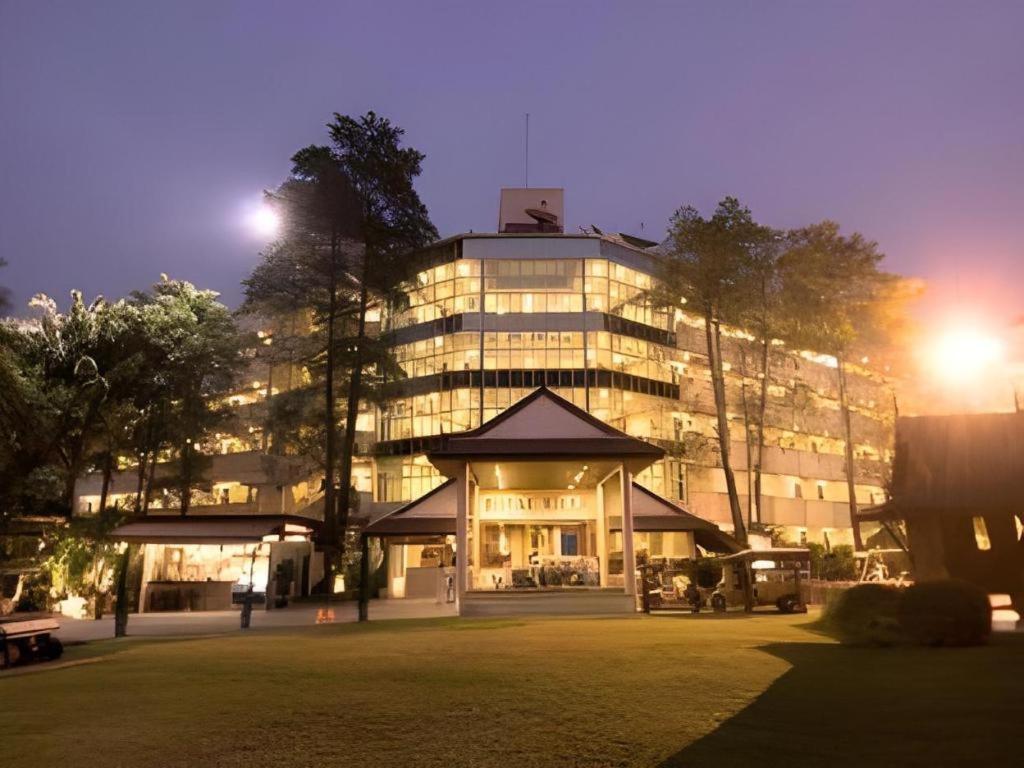 Royal Hills Golf Resort & Spa Nakhon Nayok Exterior photo