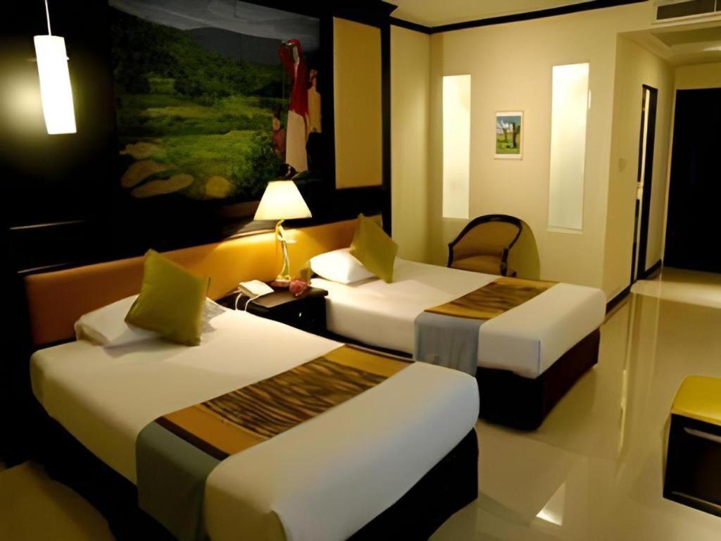 Royal Hills Golf Resort & Spa Nakhon Nayok Exterior photo