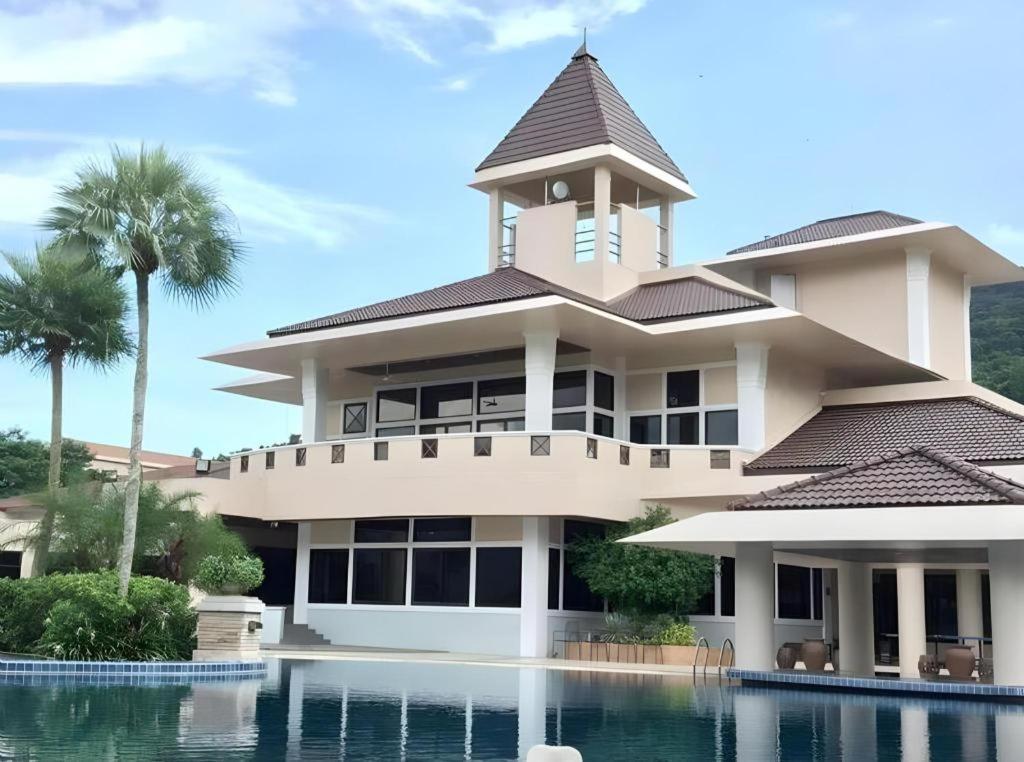 Royal Hills Golf Resort & Spa Nakhon Nayok Exterior photo